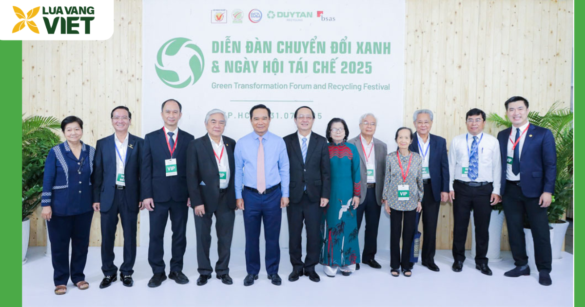 Hình ảnh 1: Diễn đàn Chuyển đổi xanh và Ngày hội tái chế ngày 31/7/2025 khai mạc thành công tốt đẹp, thu hút nhiều doanh nghiệp tham dự trưng bày.